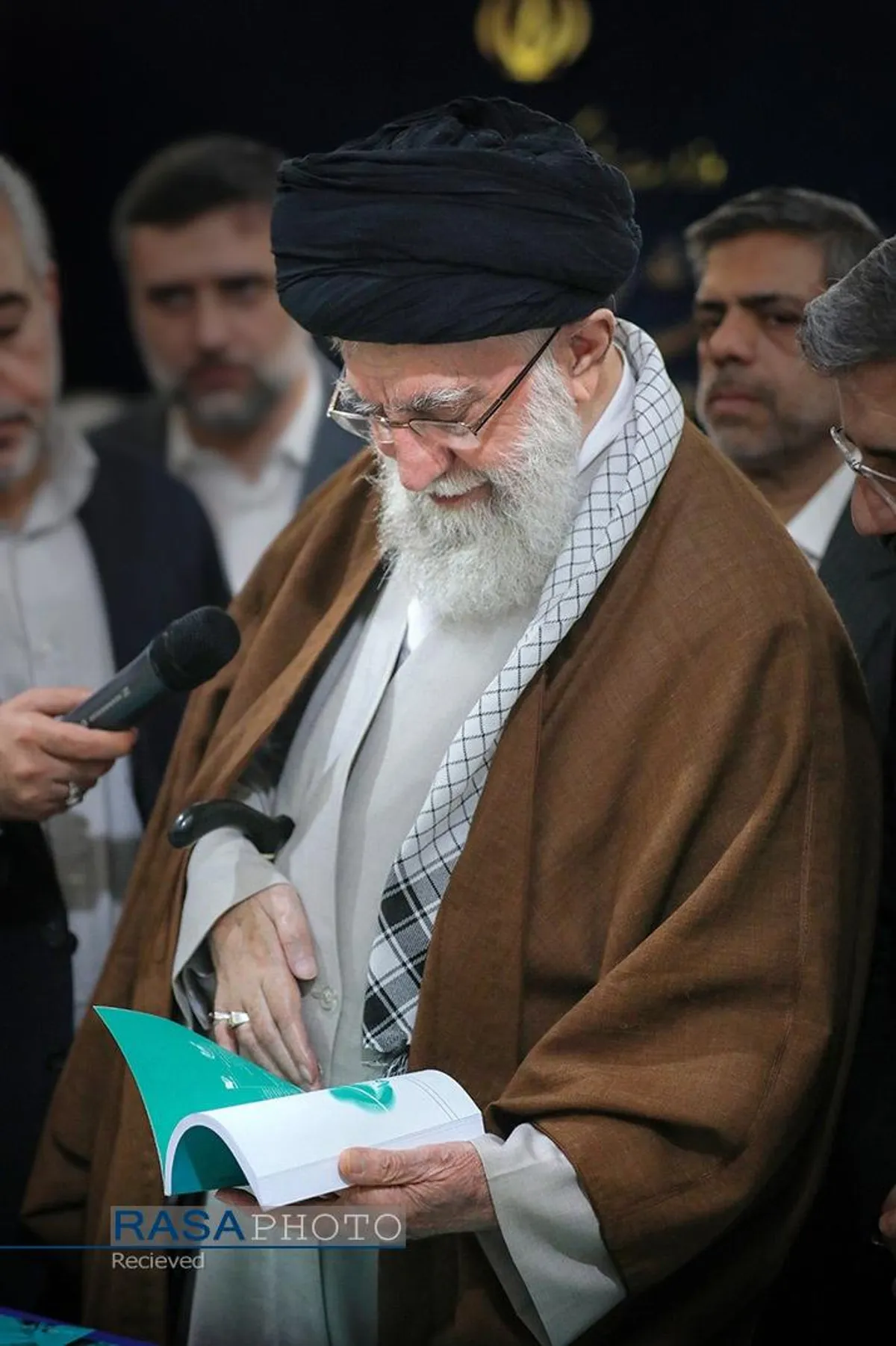 بازدید رهبر معظم انقلاب از سی و پنجمین نمایشگاه بین&zwnj;المللی کتاب تهران