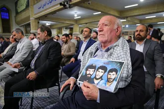 دیدار دست&zwnj;اندرکاران برگزاری کنگره ملی شهدای استان لرستان با مقام معظم رهبری