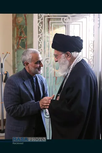 مجموعه&zwnj;ای از عکس&zwnj;های سردار شهید حاج قاسم سلیمانی در کنار رهبر معظم انقلاب