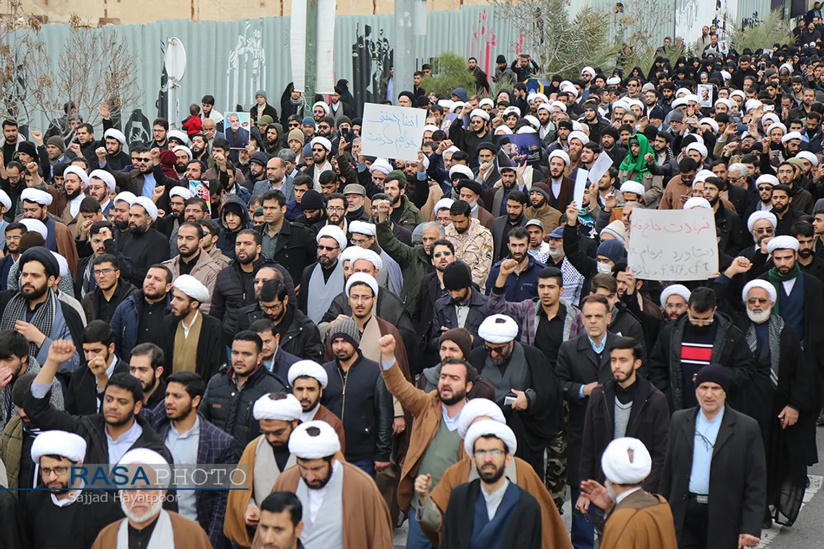 راهپیمایی خودجوش طلاب و بسیجیان قم در پی شهادت حاج قاسم سلیمانی