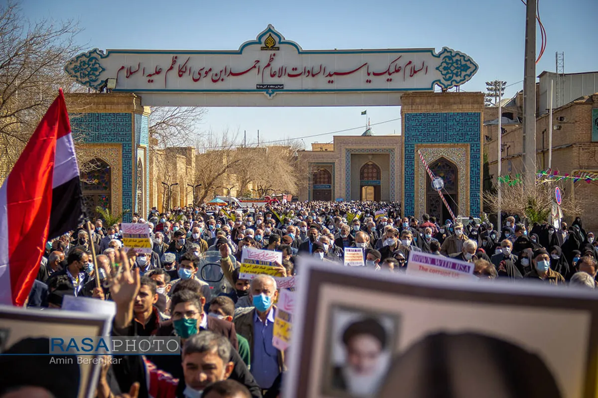 راهپیمایی نمازگزاران شیراز در حمایت از مردم مظلوم یمن&lrm;&lrm;