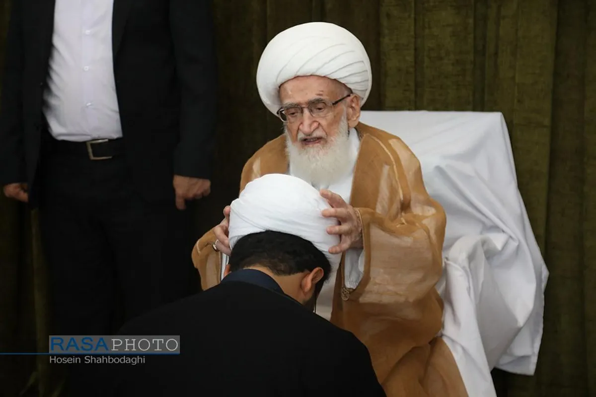 جشن عمامه گذاری طلاب در روز میلاد حضرات پیامبر اعظم و امام جعفر صادق (علیهما السلام)
