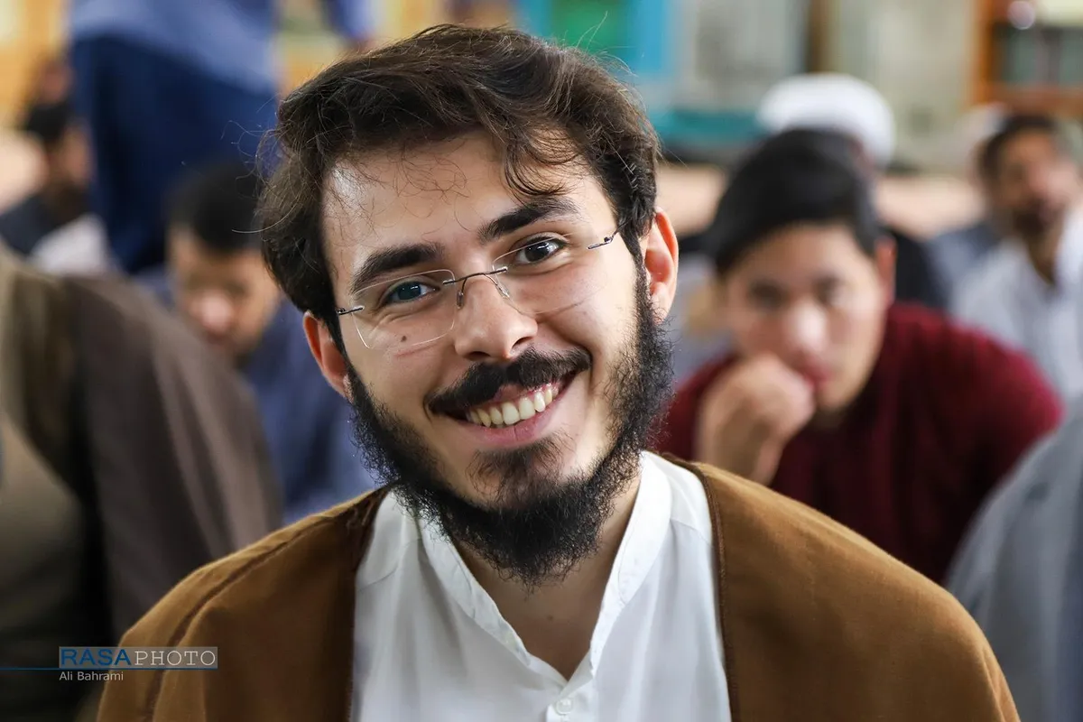 عمامه&zwnj;گذاری تعدادی از طلاب حوزه&zwnj;های علمیه در روز میلاد حضرت امام حسن عسکری (علیه&zwnj;السلام) توسط آیت الله شب&zwnj;زنده&zwnj;دار