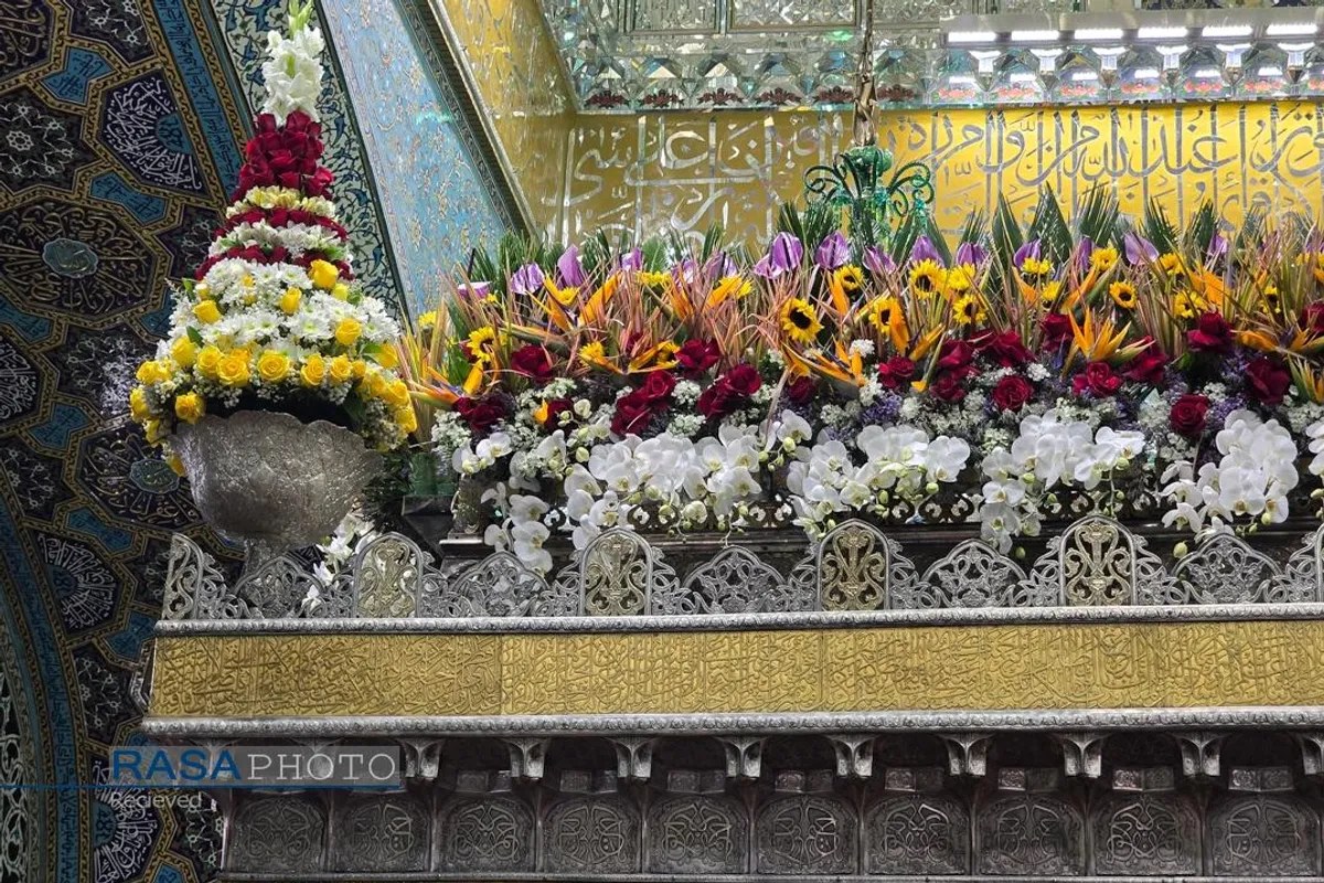 گل&zwnj;آرایی ضریج مطهر حضرت امام رضا (علیه&zwnj;السلام) در شب نیمه شعبان