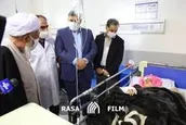عیادت آیت الله علما از مصدومان حادثه سرویس مدرسه