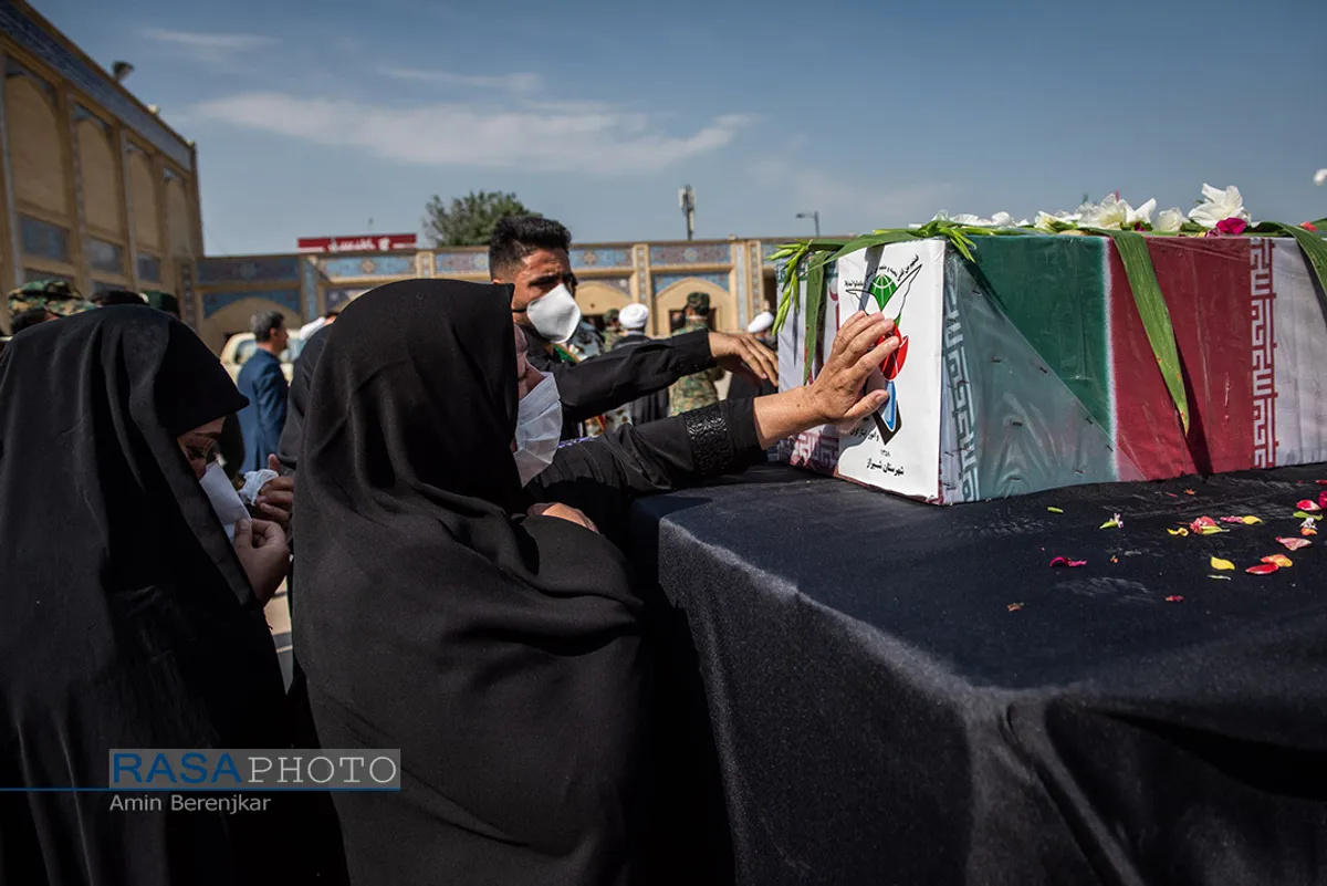 تشییع پیکر پاک ۴ شهید ناوچه کنارک در شیراز&lrm;