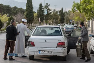 ضد عفونی خودرو&zwnj;ها توسط طلاب و دانشجویان در شیراز