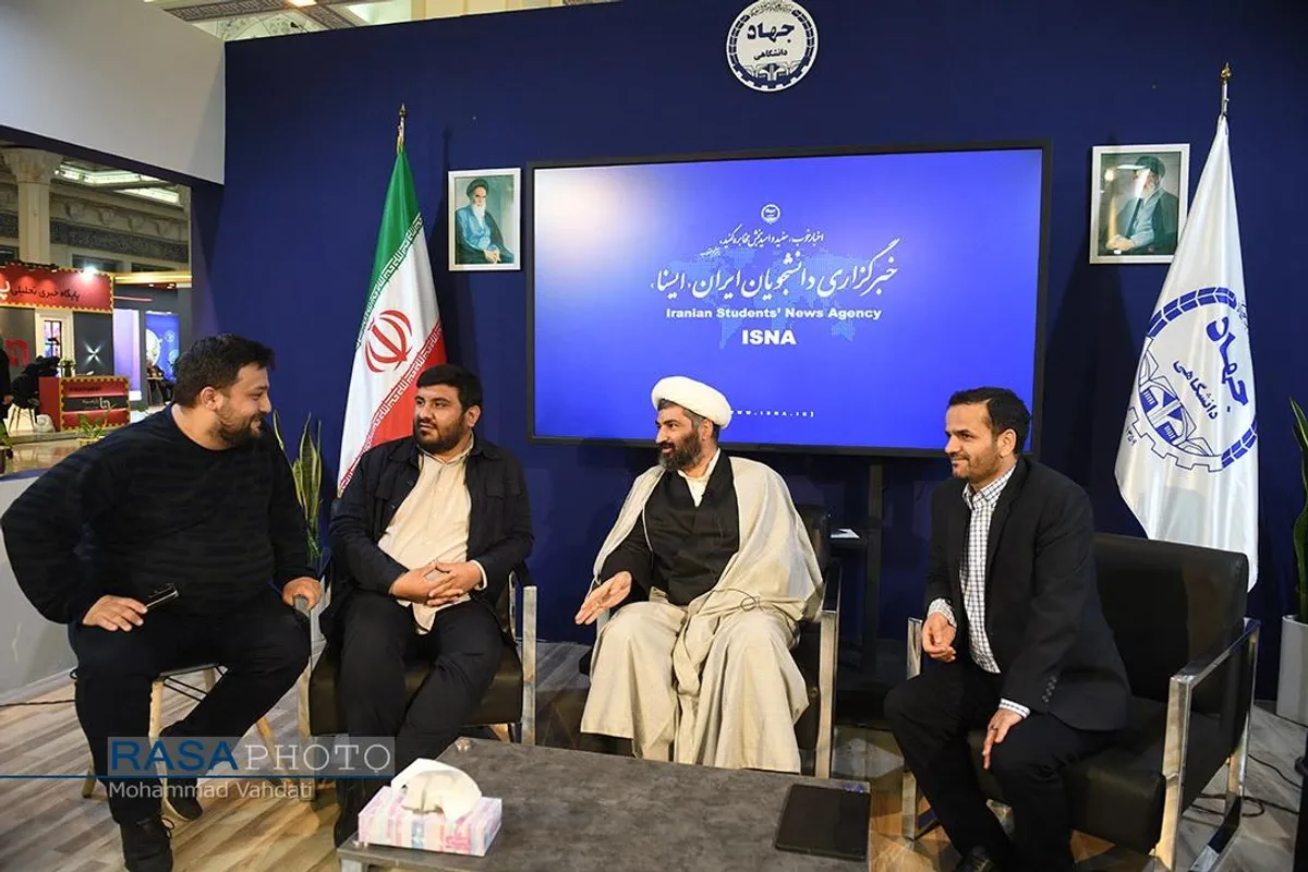 بازدید&zwnj; مدیر عامل خبرگزاری رسا از غرفه رسانه ها در نمایشگاه مطبوعات