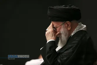 مراسم عزاداری شب عاشورای حسینی (علیه&zwnj;السلام) با حضور رهبر انقلاب