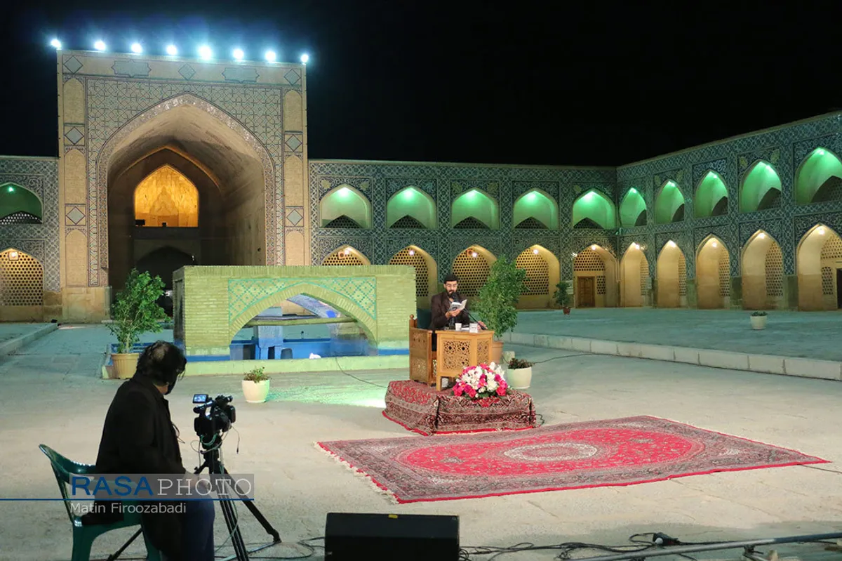ضبط برنامه تلوزیونی قرائت دعای ابوحمزه در مسجد جامع اصفهان