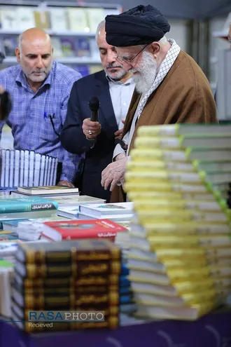 بازدید رهبر معظم انقلاب از سی و پنجمین نمایشگاه بین&zwnj;المللی کتاب تهران