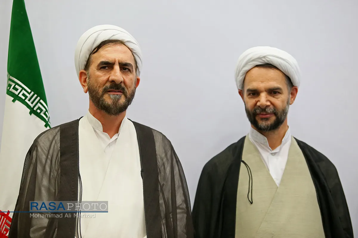 از سمت راست حجت الاسلام حمید خلیلی رییس سابق دادگستری استان قم و رییس جدید دادگستری استان گیلان و حجت الاسلام علی مظفری رییس دادگستری استان قم | مراسم تکریم و معارفه رئیس کل دادگستری استان قم