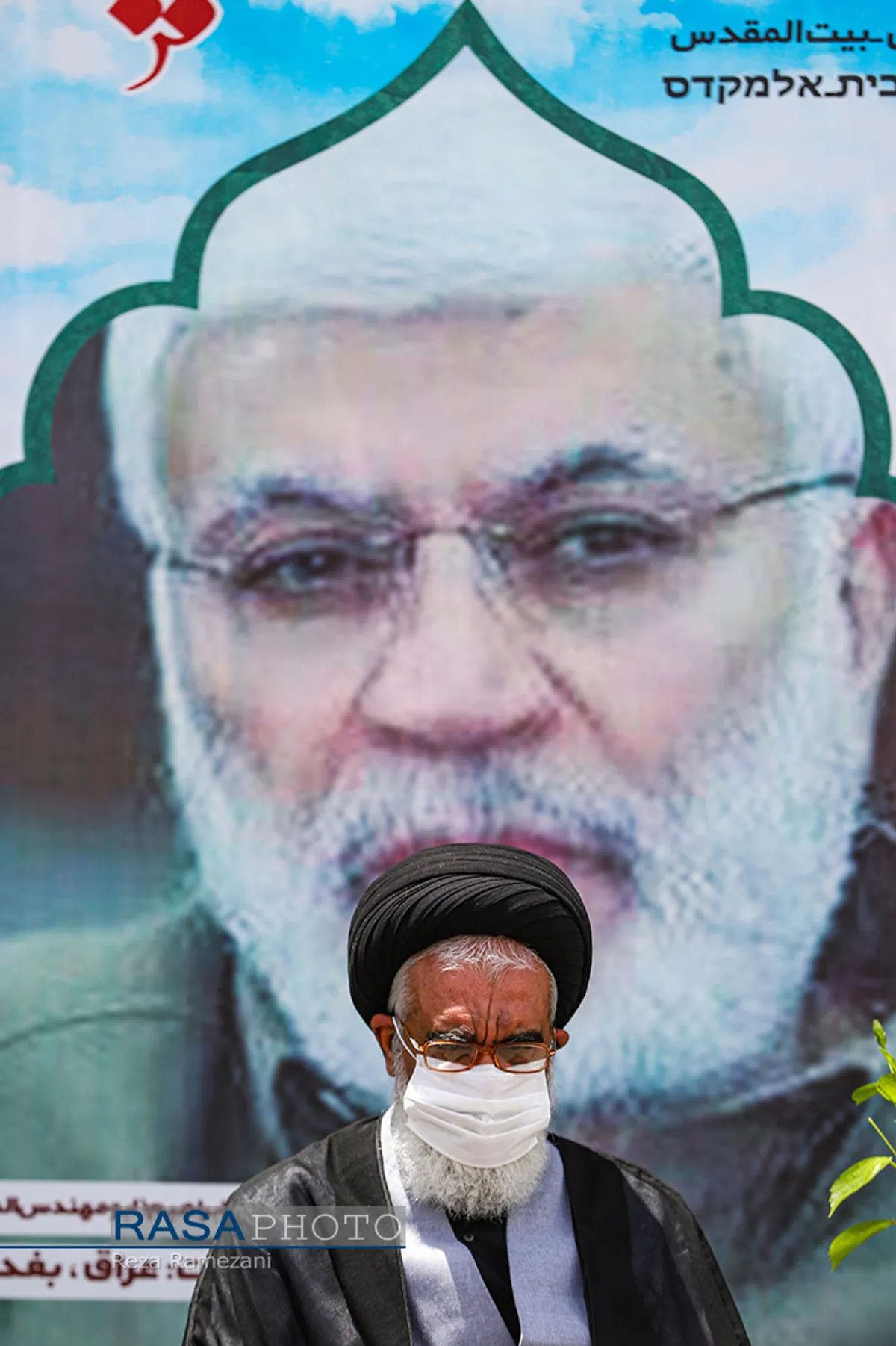 اهتزاز پرچم فلسطین در میدان روح الله قم