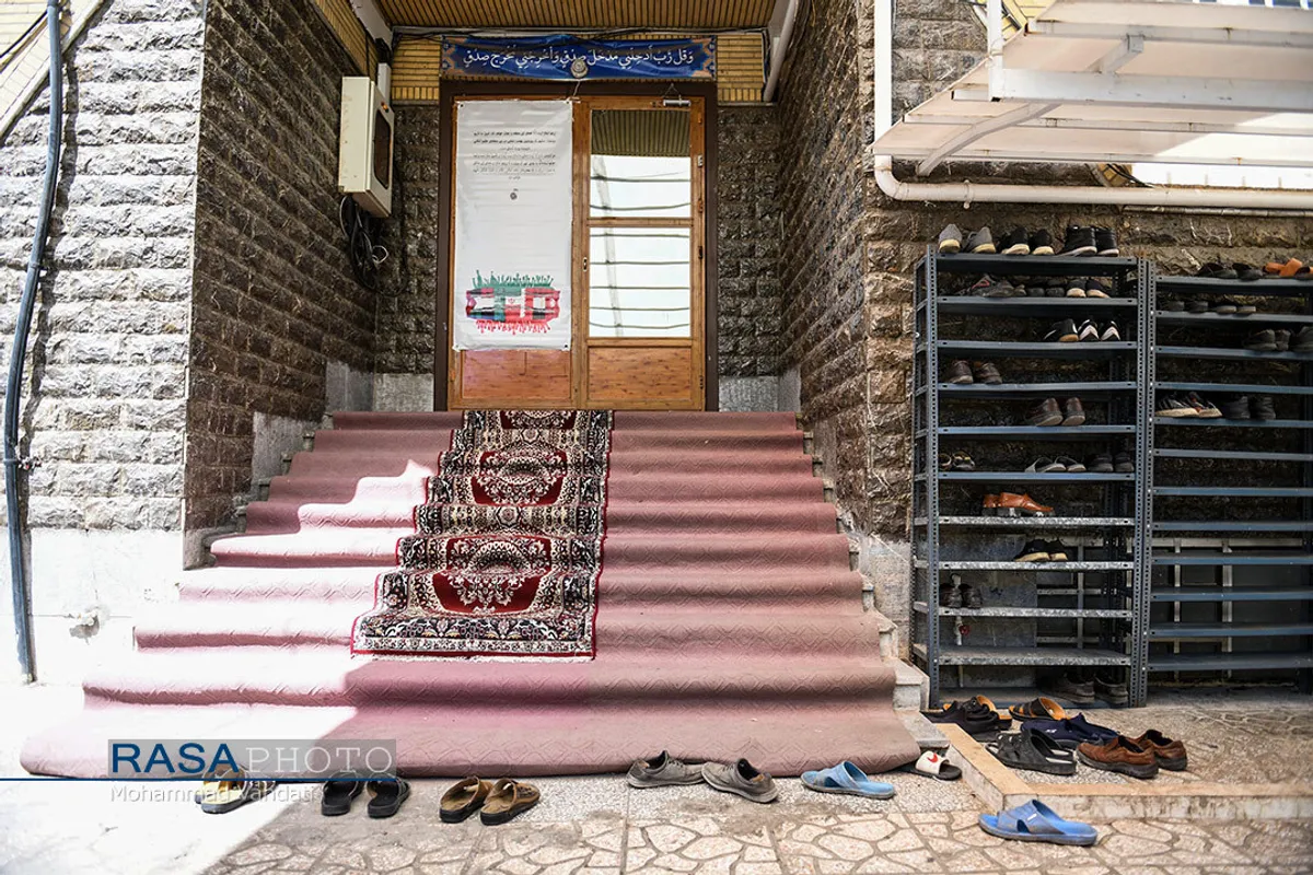 بسته بندی مواد غذایی برای نیازمندان توسط بانوان طلبه غیر ایرانی