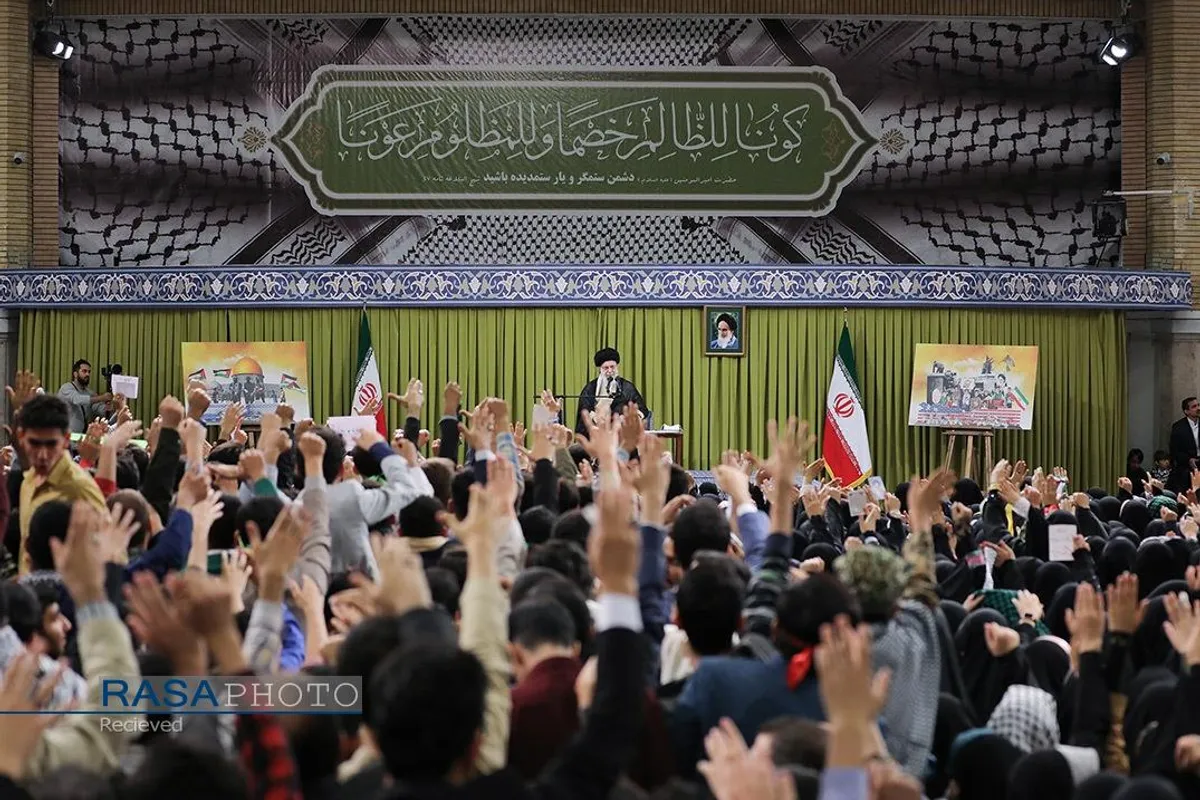 دیدار دانش&zwnj;آموزان و دانشجویان با مقام معظم رهبری