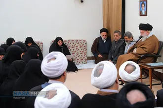 دیدار جمعی از مدیران، اساتید و طلاب جامعه&zwnj;الزهراء (س) با رهبر معظم انقلاب