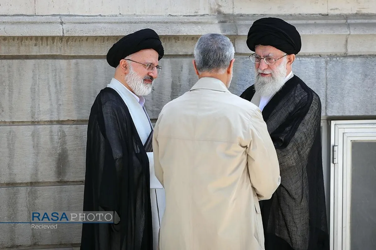 مجموعه&zwnj;ای از عکس&zwnj;های سردار شهید حاج قاسم سلیمانی در کنار رهبر معظم انقلاب