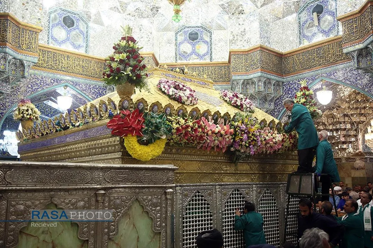 آیین گل آرایی ضریح مطهر کریمه اهل&zwnj;بیت(س) به مناسبت دهه کرامت