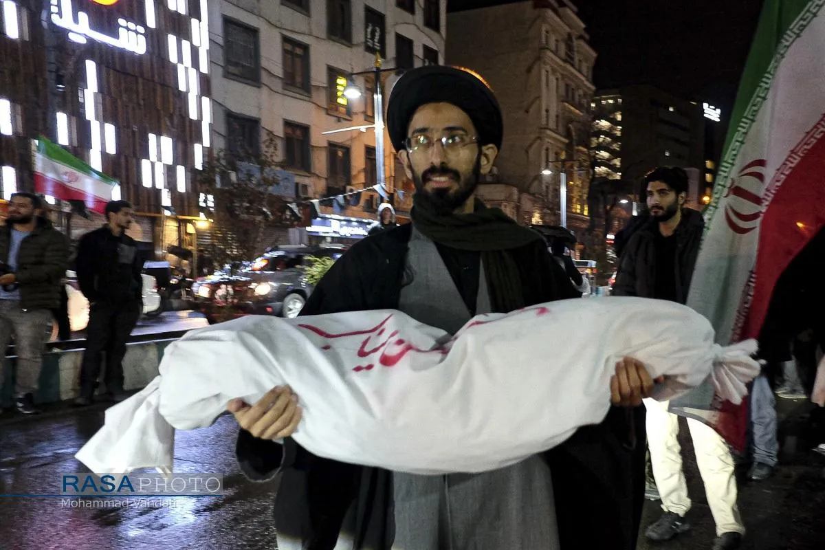 حضور انقلابی مردم در میدان تجریش تهران