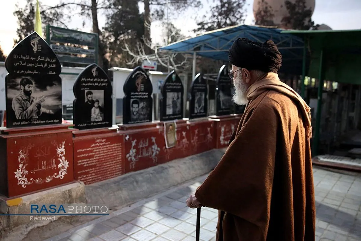 حضور مقام معظم رهبری در مرقد مطهر امام راحل (ره) و گلزار شهدای بهشت زهرا (سلام&zwnj;الله&zwnj;علیها)