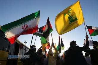 تجمع جمعی از دانشجویان و طلاب در حمایت از مردم مظلوم فلسطین درفرودگاه امام