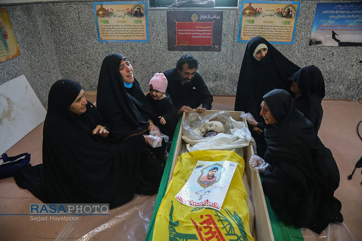وداع و تشیع پیکر ۱۲ شهید مدافع حرم در قم&lrm;