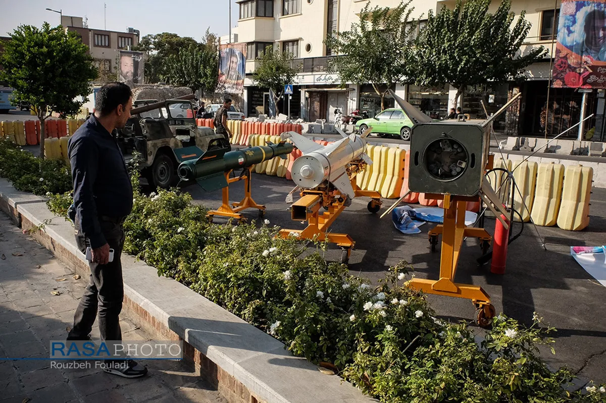 نمایشگاه یادمان ایثار در میدان بهارستان تهران