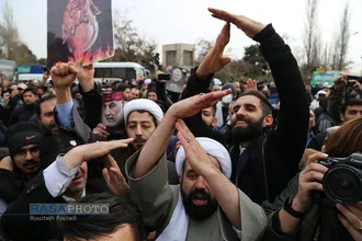 راهپیمایی نمازگزاران تهرانی در حمایت از عزت و اقتدار نظام اسلامی