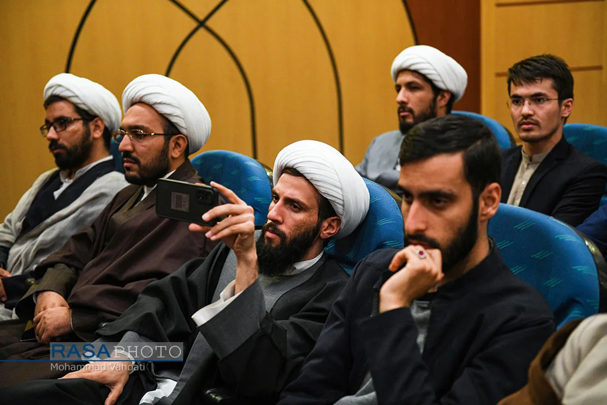 نشست جهاد تبیین با عنوان "امید به آینده انقلاب؛واقعی یا موهوم؟"