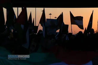 تجمع جمعی از دانشجویان و طلاب در حمایت از مردم مظلوم فلسطین درفرودگاه امام