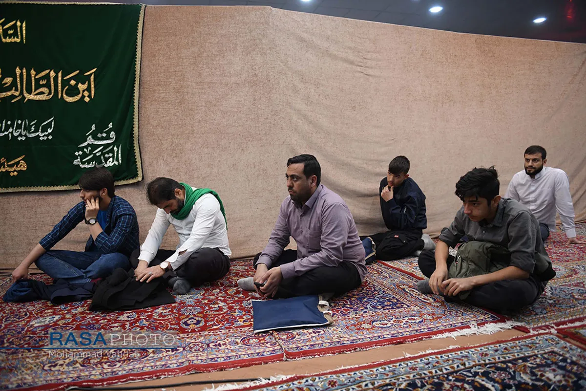 مناجات خوانی شب&zwnj;های ماه مبارک رمضان در هیئت محبین اهلبیت