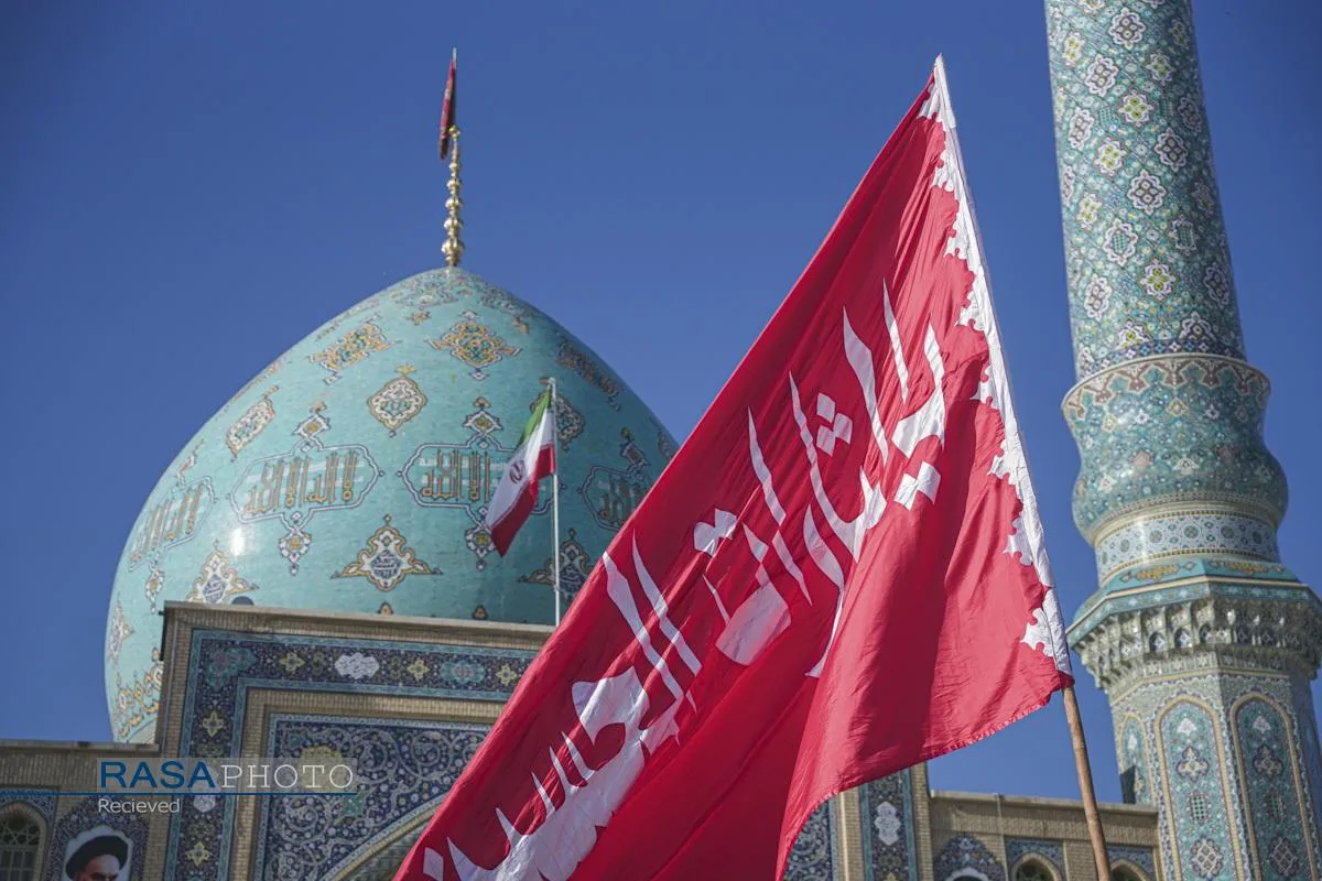 آئین تعویض پرچم مسجد مقدس جمکران در پی شهادت حضرت آیت&zwnj;الله&zwnj;العظمی خامنه&zwnj;ای (قدس&zwnj;سره)