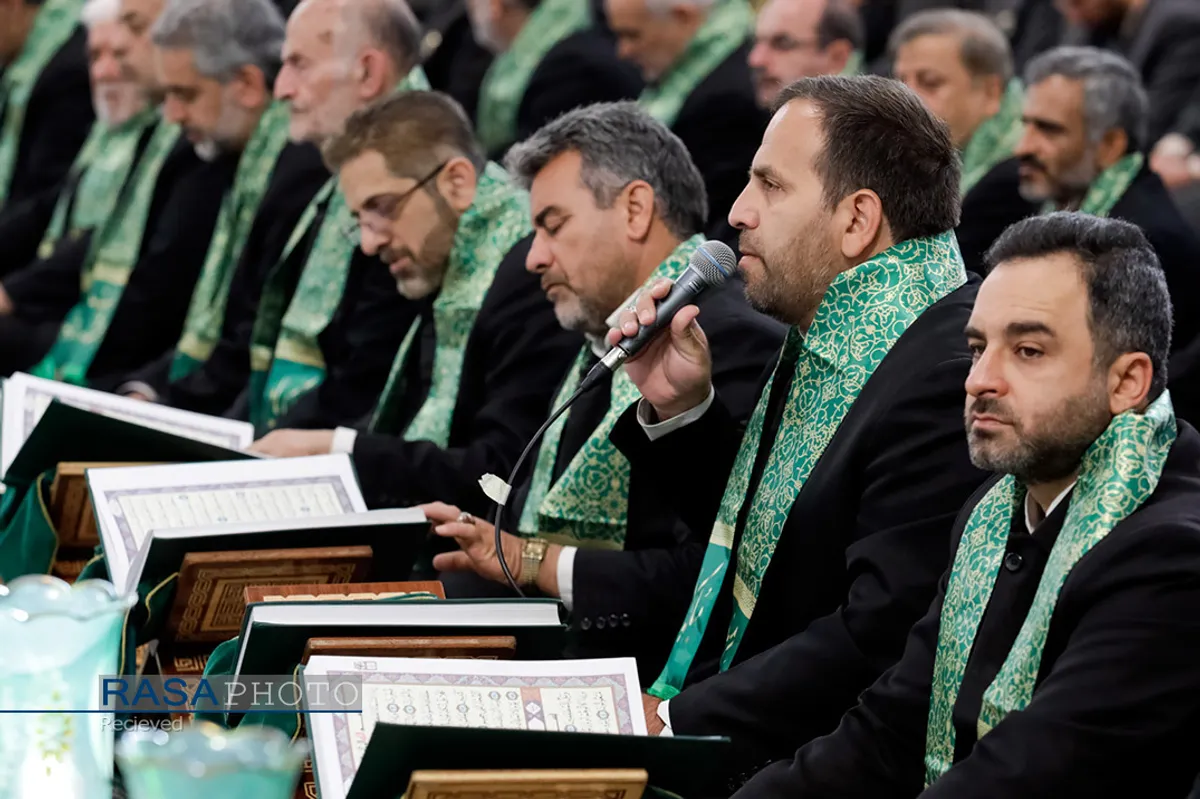 آیین تعویض پرچم گنبد منور رضوی در روز میلاد امام رضا(علیه&zwnj;السلام)
