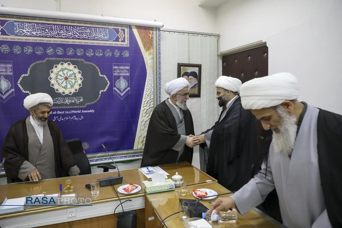 دیدار اعضای ستاد کنگره آیت الله یزدی (ره) بادبیرکل مجمع جهانی اهلبیت (ع)