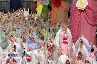 مراسم جشن تکلیف دختران دانش&zwnj;آموز با حضور مقام معظم رهبری