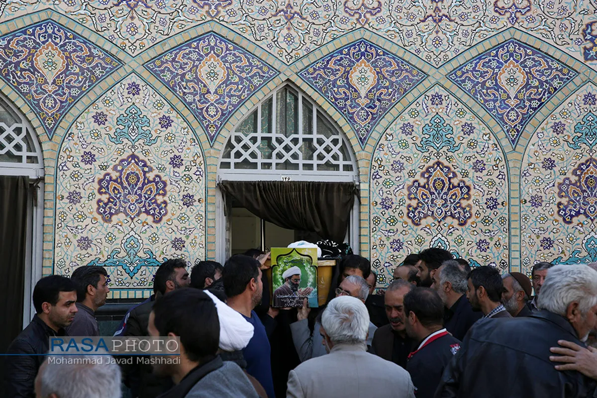 تشییع پیکر حجت الاسلام و المسلمین عزیزی در حرم مطهر رضوی