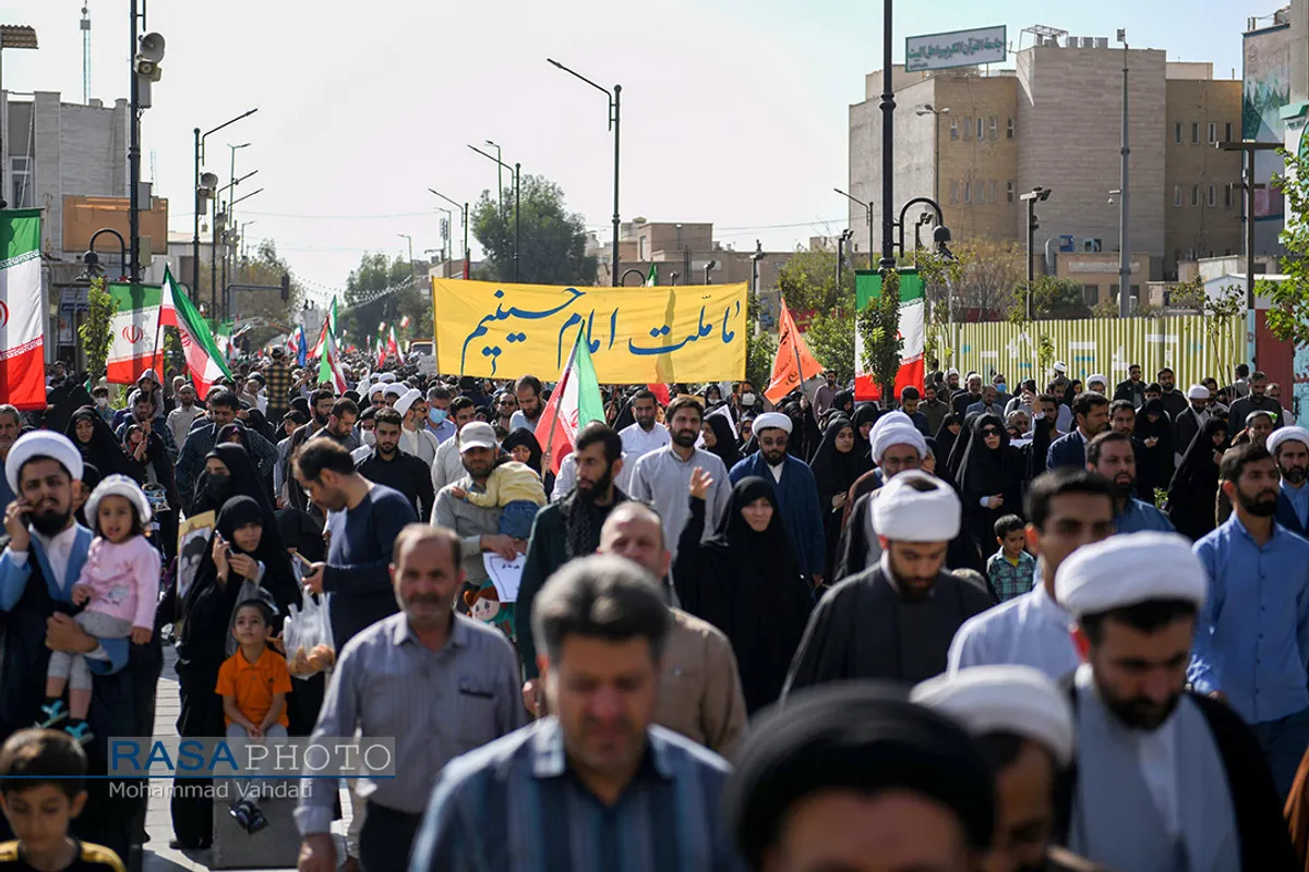 راهپیمایی مردم قم در محکومیت حادثه تروریستی حرم شاهچراغ
