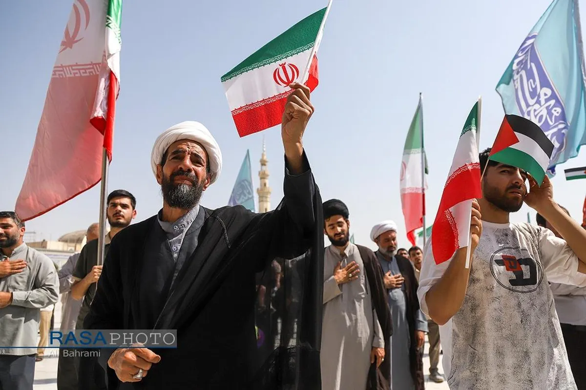 تجمع خونخواهی مردم قم و تعویض پرچم مسجد مقدس جمکران