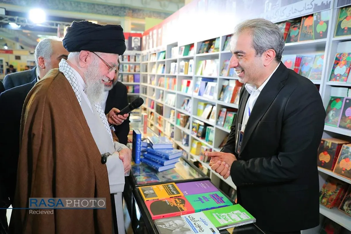بازدید رهبر معظم انقلاب از سی و پنجمین نمایشگاه بین&zwnj;المللی کتاب تهران