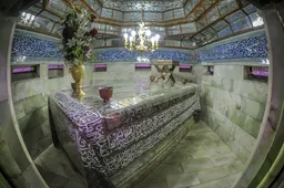 نمایی از داخل ضریح مطهر حرم حضرت معصومه (سلام‌الله‌علیها)