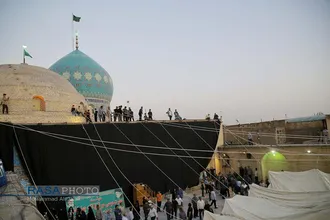 اهتزاز خیمه عزای حضرت ابا&zwnj;عبد&zwnj;الله&zwnj;الحسین (علیه السلام) در حرم امام زاده موسی مبقع قم در آستانه محرم