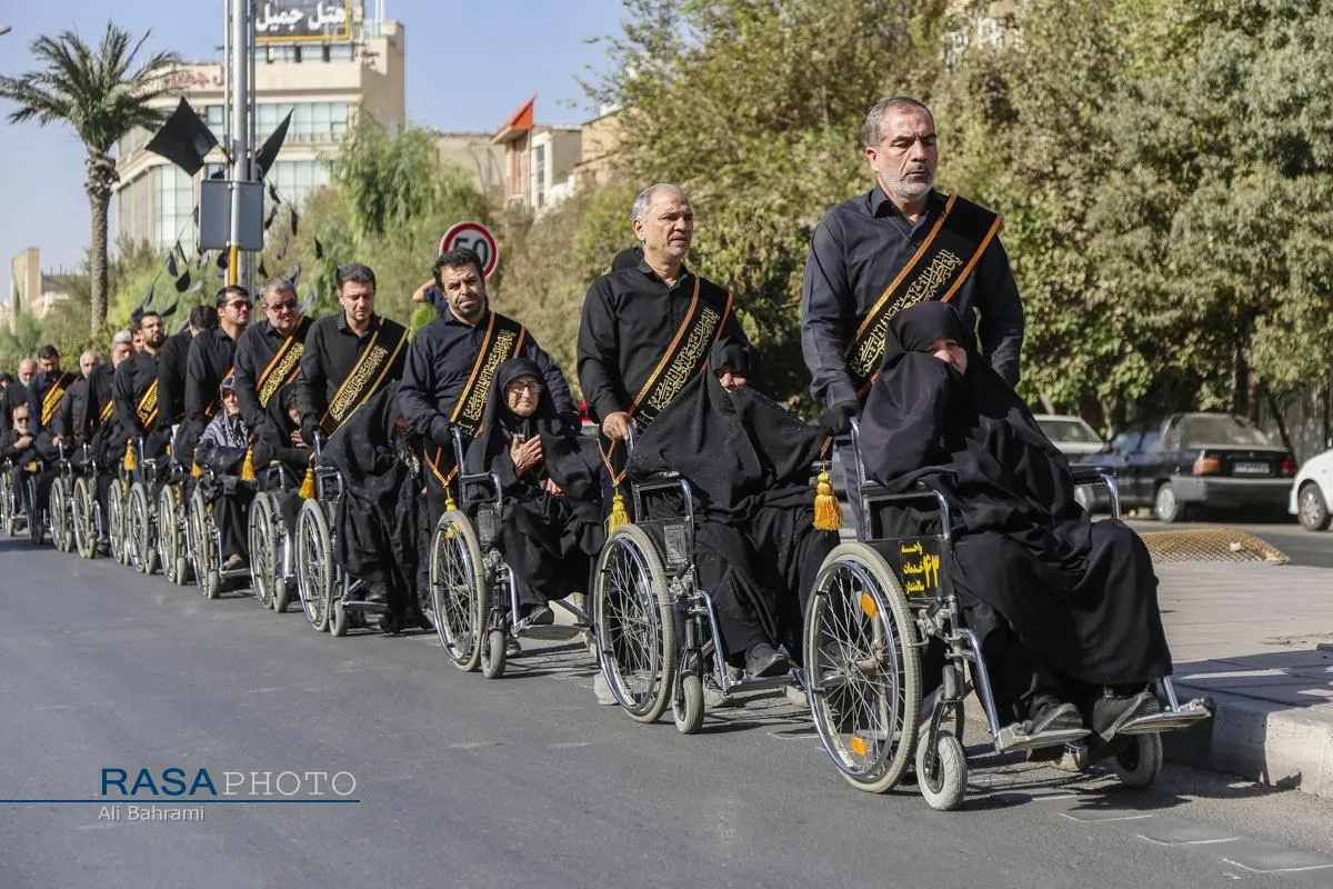 دسته عزای خادمان و زائران در سالروز رحلت حضرت معصومه (سلام&zwnj;الله&zwnj;علیها)