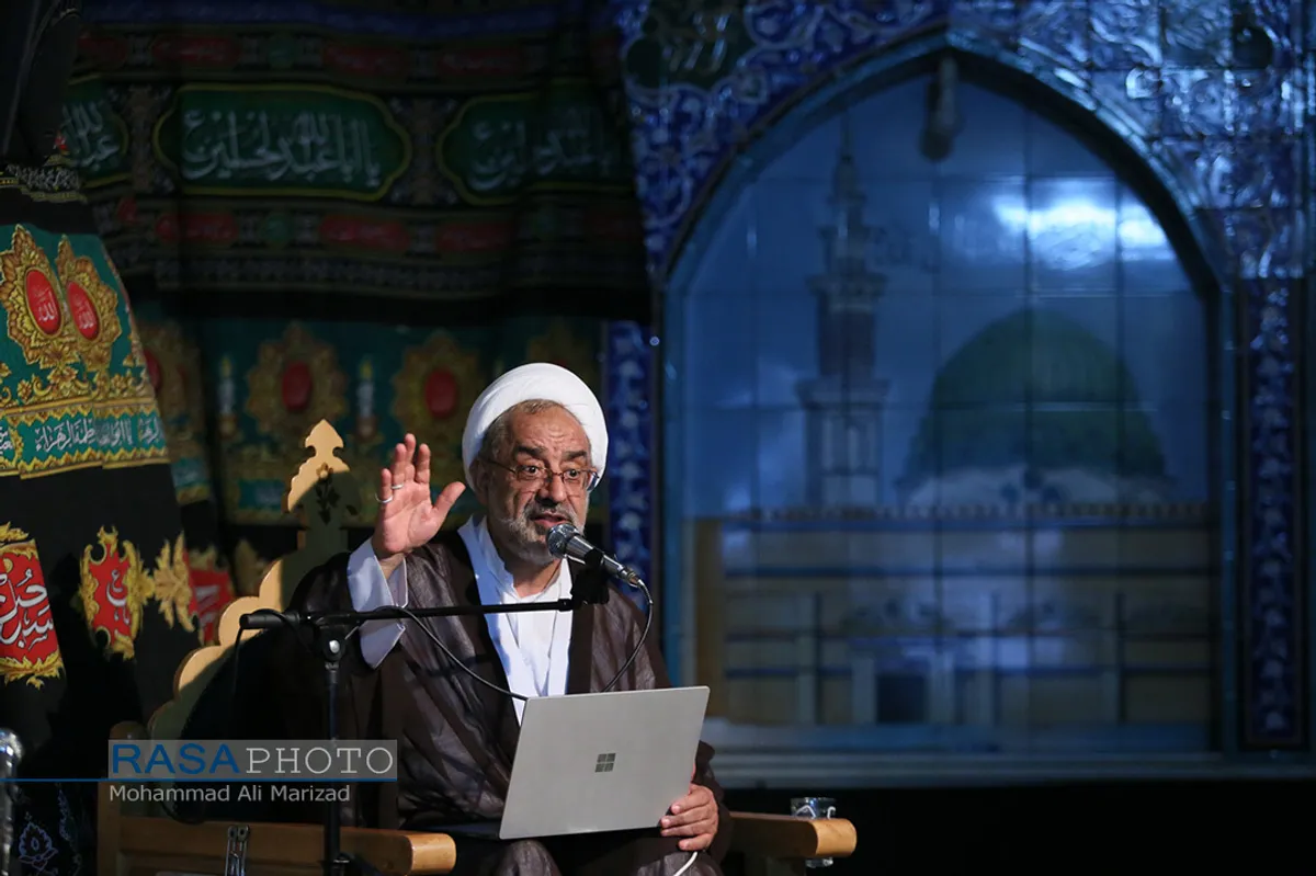 عزاداری جمعی از مهاجرین انگلیسی زبان مقیم قم در هیئت دارالزهرا (س)