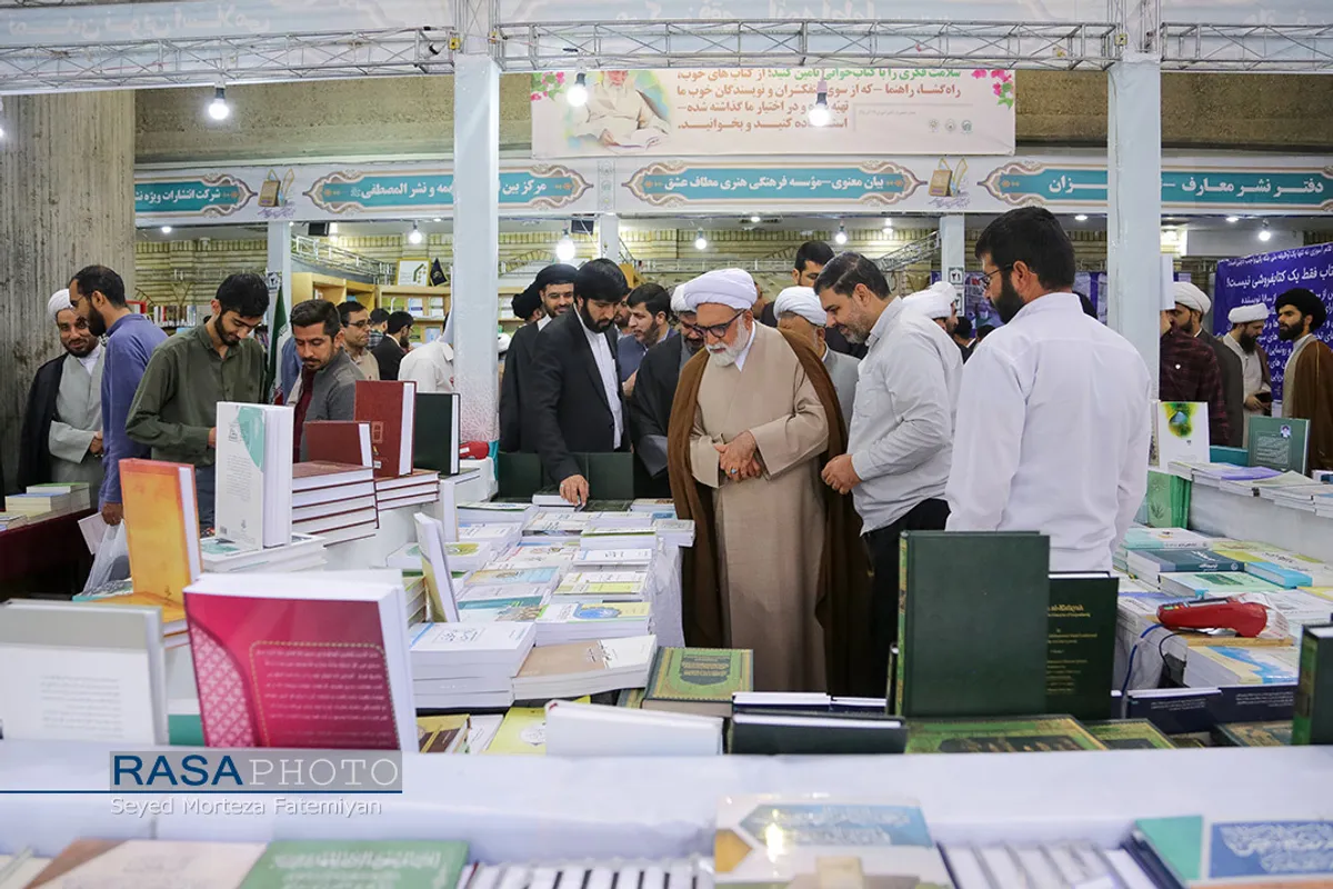 بازدید حجت الاسلام والمسلمین مروی از &laquo;هفتمین نمایشگاه تخصصی کتب حوزوی و معارف اسلامی&raquo;