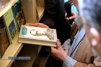 بازدید مقام معظم رهبری از سی و&zwnj;&zwnj; دومین نمایشگاه بین&zwnj;المللی کتاب تهران