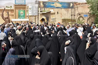 تجمع جمعی از مردم شیراز در اعتراض به کشف حجاب عده ای در یکی از مناطق شیراز&lrm;&lrm;