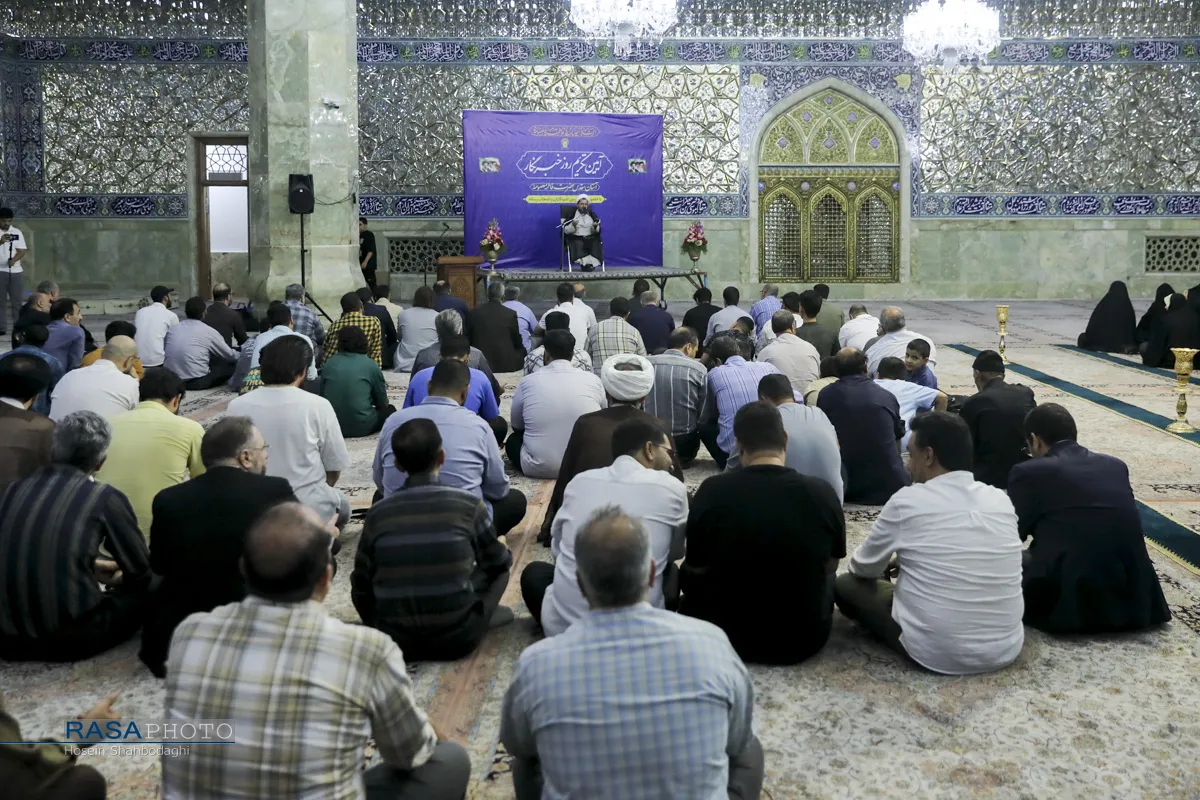 آیین تکریم روز خبرنگار در حرم کریمه اهل&zwnj;بیت (س)
