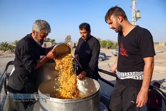 تهیه و توزیع روزانه بیش از ۲۰ هزار پرس غذا در مناطق محروم در دهه اول محرم