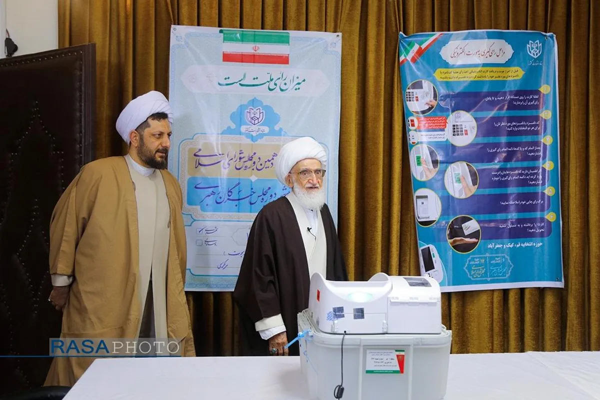 حضور مراجع تقلید در پای صندوق های رای
