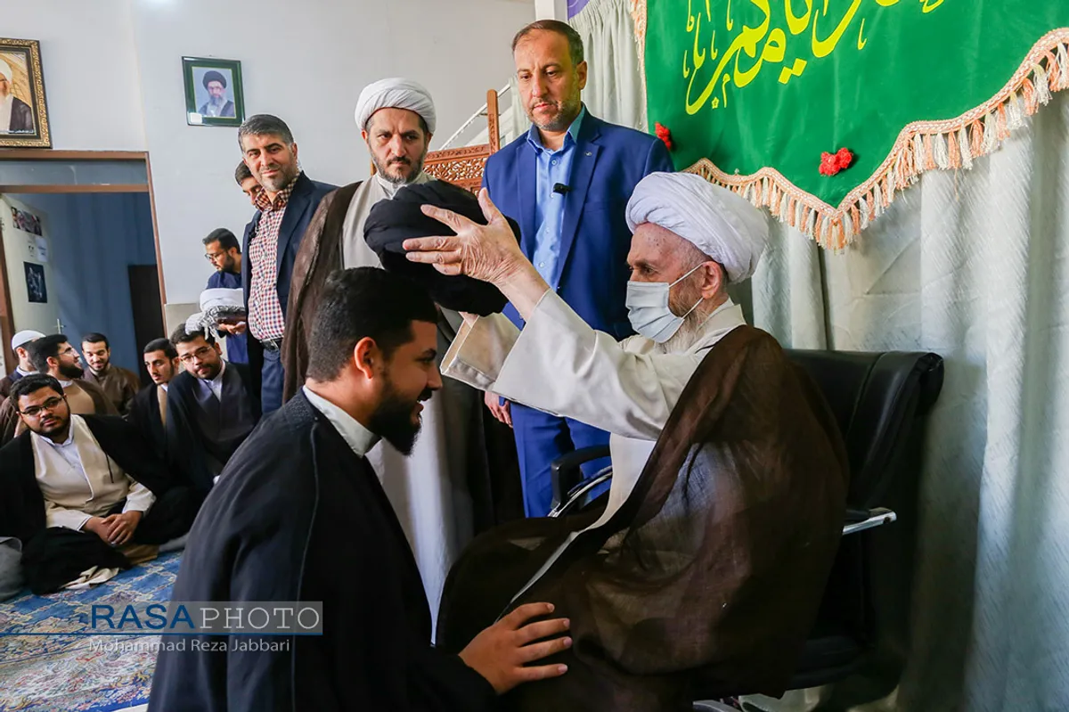 جشن عمامه&zwnj;گذاری طلاب توسط حضرت آیت الله سبحانی